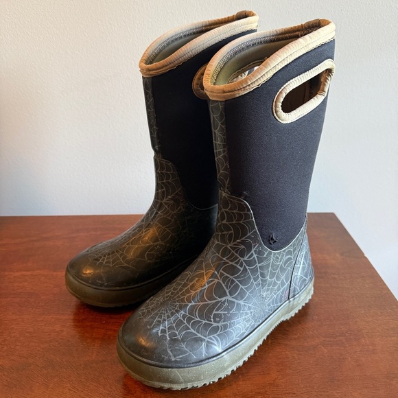 Bogs Other - Bogs Black and Gray Spiderweb Kids Boots
